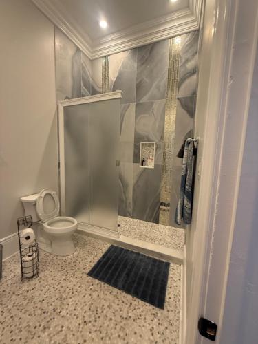 Blue Crawfish Boutique Hotel & Pool Bar - image 3