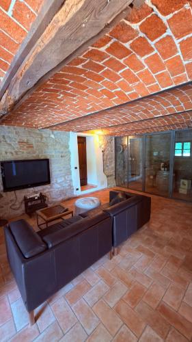 Luxury villa with infinity pool & vineyard views in Kastino