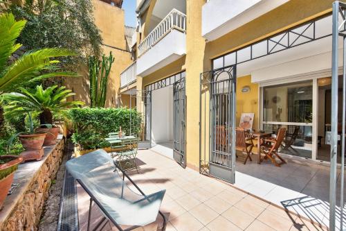 Appart avec terrasse, patio et garage à Menton