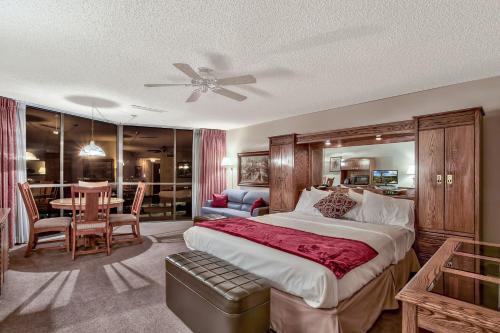 Plaza Resort Club Reno Set in a prime location of Reno (NV), Plaza Resort Club Reno puts everything the city has to offer just outside your doorstep. The property offers a high standard of service and amenities to suit the 