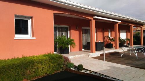 Charmant Appartement avec Terrasse extérieure
