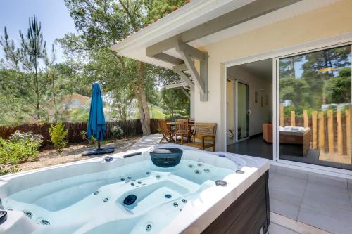 Maison 6 personnes climatisée, Jaccuzzi, à 5 m des plages et du port