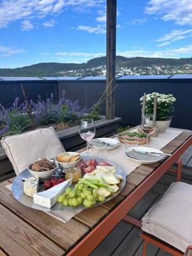 Bright, stylish apartment with a sunny balcony close to nature in Sogn
