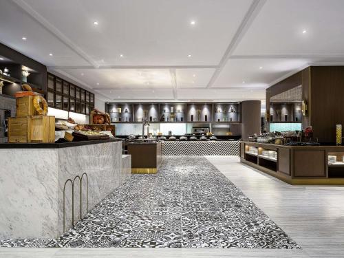 Food and beverages, Sofitel Dubai Jumeirah Beach in Dubai Marina