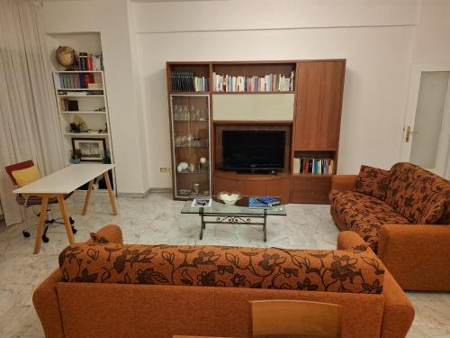 Paola' s home-terrace and metro