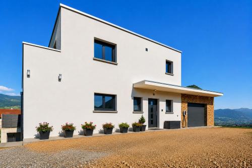 La Villa Évasion Lake View Spa Jacuzzi Fitness (La Villa Evasion Lake View Spa Jacuzzi Fitness) in Lepin-le-Lac