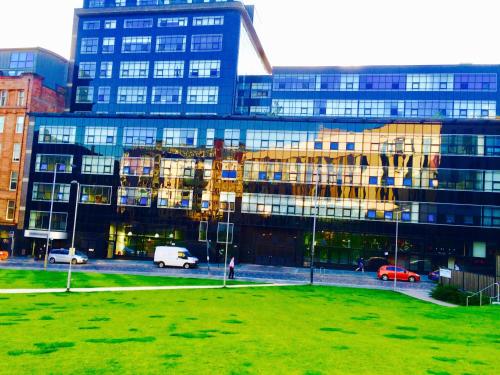 Glasgow City Center Flat with Parking - Strathbungo