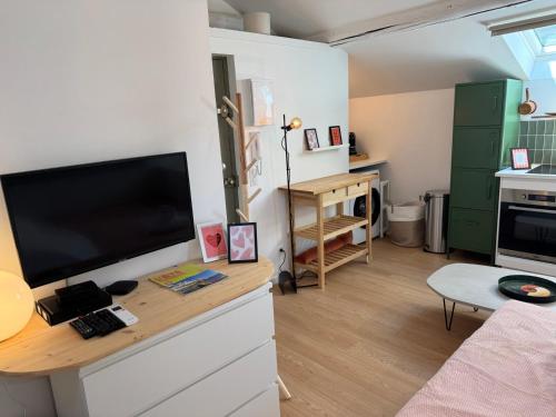 LE NID/CALME/PROCHE GARE/bon quartier in 4. Kerület