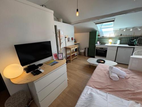 LE NID/CALME/PROCHE GARE/bon quartier in 4. Kerület
