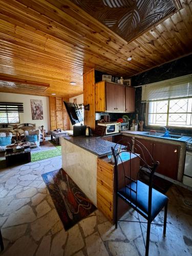 Oak Farm مزرعة الملّول in อัญลูน