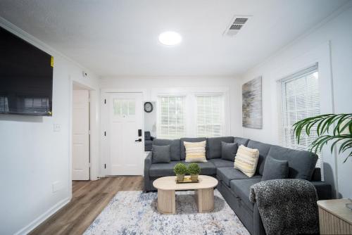 Chestnut Haven 4BR Families Groups Workers Near Interstate 75 and FVSU in Fort Valley (GA)