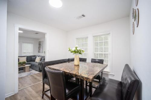 Chestnut Haven 4BR Families Groups Workers Near Interstate 75 and FVSU in Fort Valley (GA)