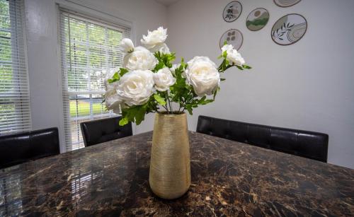 Chestnut Haven 4BR Families Groups Workers Near Interstate 75 and FVSU in Fort Valley (GA)