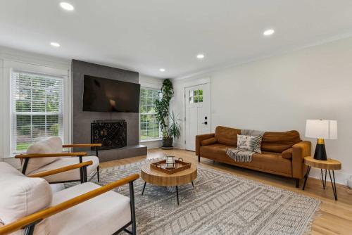 Cape Cod Pet-friendly Home in Stallings (NC)