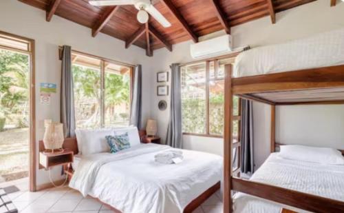 โรงแรมเอมเมอรัลด์ เบย์ (Hotel Emerald Bay) in พอเทรโร่