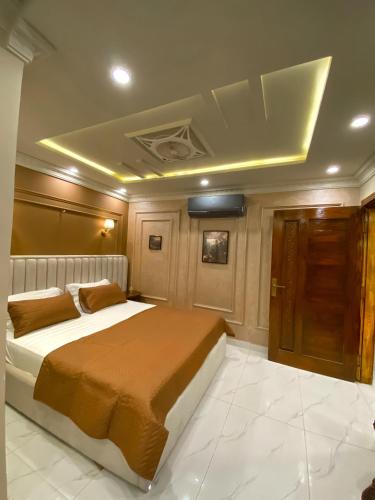 Multiple Luxury Apartments in Bahria Town Lahore - image 2