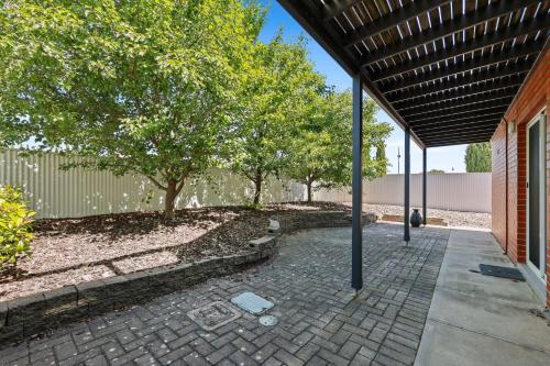 Kert, Unit 2,16 Flinders Pde, Victor Harbor in Victor Harbor