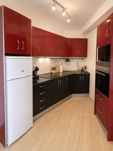 Purisima Red kitchen