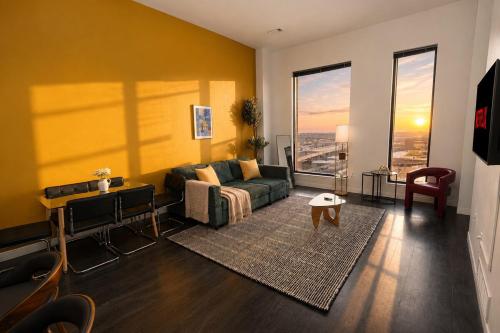 Downtown Milwaukee 3BR Balcony,5 min Public Market