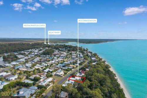 Absolute Beachfront Retreat - Private Beach TOOGOOM
