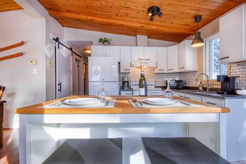 Chalet familial, idealement situe, billard-table-babyfoot-arcade in Saint-Faustin-Lac-Carré (QC)