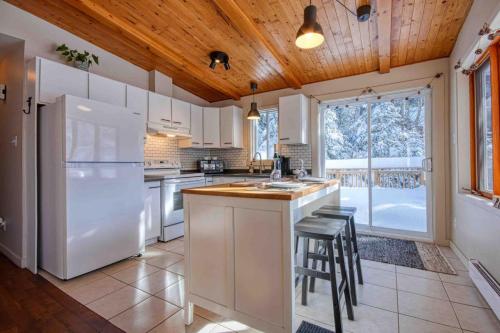Chalet familial, idealement situe, billard-table-babyfoot-arcade in Saint-Faustin-Lac-Carré (QC)