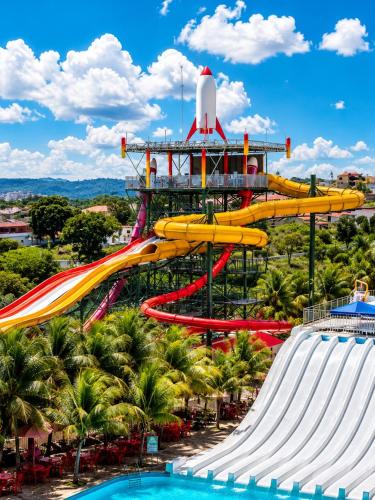 Apt Luxo com acesso DiRoma Park e Splash, Roupa de Cama e Pet Friendly (diRoma Luxo Oficial Apt mais diRoma Acqua Park e Splash, Roupa de Cama e Toalhas Aceitamos Pet, Parc) in Caldas Novas