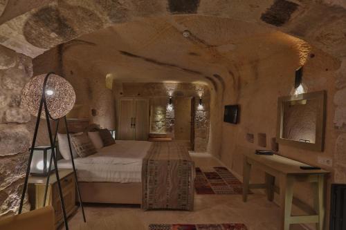 Acropolis Cave Suite