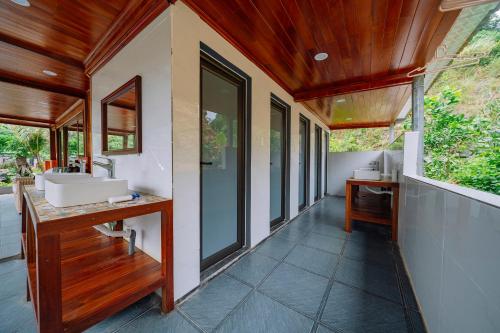 The Healing Camp - Uncommon Stay in Insulele Cat Ba