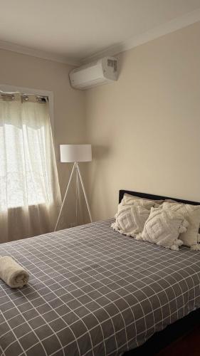 Bed, Cozy Studio Retreat in Saint Albans with Private Entrance in St Albans