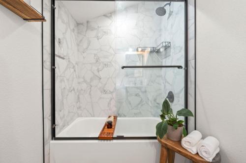 West Denver Radiance I Light & Bright 3BR retreat - image 5