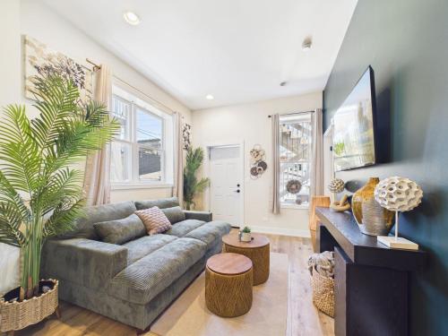 Modern Zen Retreat mins from Downtown