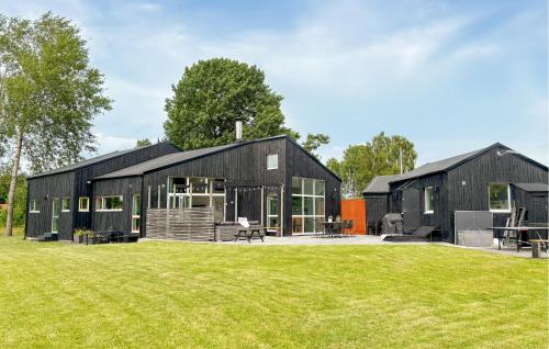 . Gorgeous Home In Gråbo With Sauna
