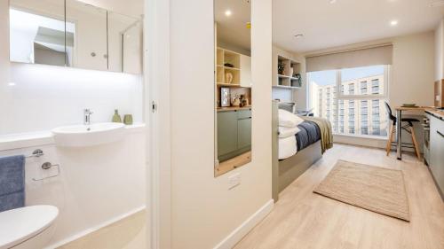 Bathroom, For Students Only - City Wharf in Glasgow near Pollok Country Park