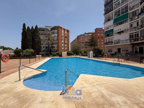 Apartamento reformado familiar, piscina y centro