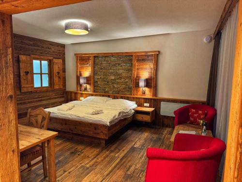 1 king bed, 1 sofa bed
