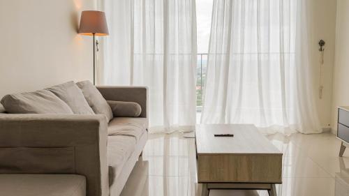 Comfy Sunset View Home with Swimming Pool & Wifi, Taiping