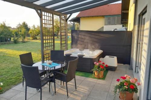 Zala House with Jacuzzi & Garden - Happy Rentals