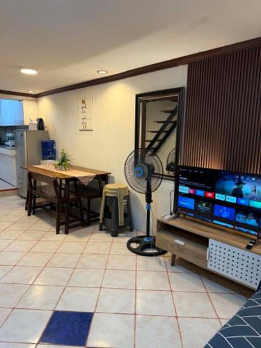 CheapEntireHouse Mel Place in Mandaue with Netflix for 5pax or more in Consolacion