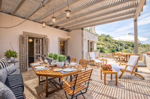 Epidavros Villas, Thymari Garden & Seaview Retreat gîte à louer Órmos Piádha