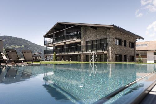 Suitehouse, Premium Apartments, Pools & Spa in Dolomites - by Familiaris