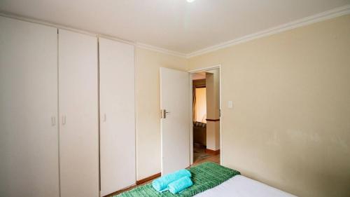 Stylish 2 bed apartment in Carlswald Midrand - image 3