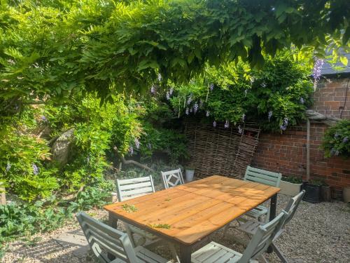 South Cotswolds cottage in Dauntsey