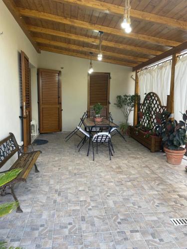  L´aura monolocale con cucina in Uri