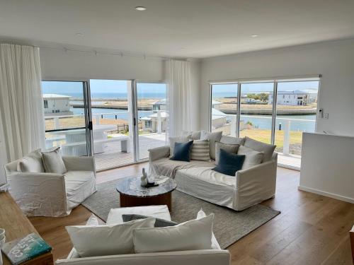 Casa Bianca - Ocean and harbour views in Boatswain Point