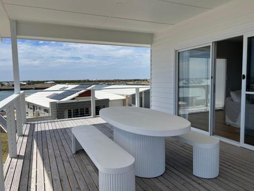 Casa Bianca - Ocean and harbour views in Boatswain Point