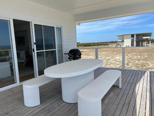 Casa Bianca - Ocean and harbour views in Boatswain Point
