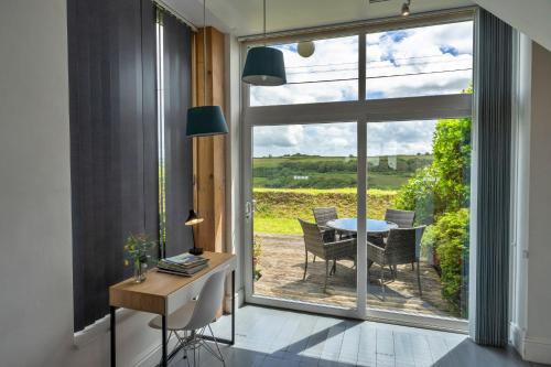 Shared lounge/TV area, Finest Retreats - Three Gables in Trevelgue