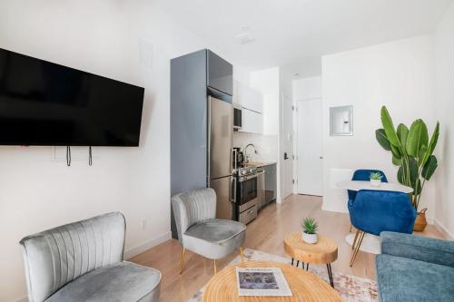 14-B Sleek Modern 1BR w outdoor space Union Square WD in Unit - image 2