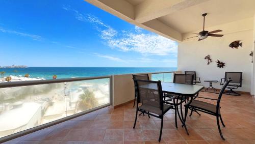 Colorful & Cozy Sandy Beach Condo Palmas G-501